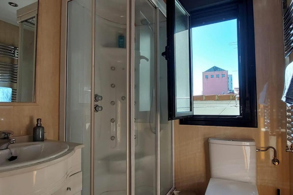 Precioso Apartamento En Cimadevilla Gijon Bagian luar foto